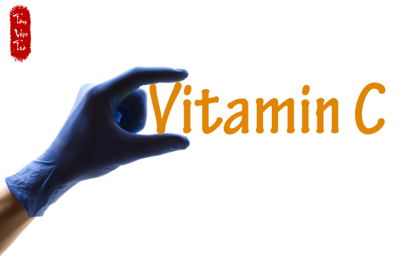 Tóc xơ yếu gãy rụng có thể do thiếu hụt Vitamin C